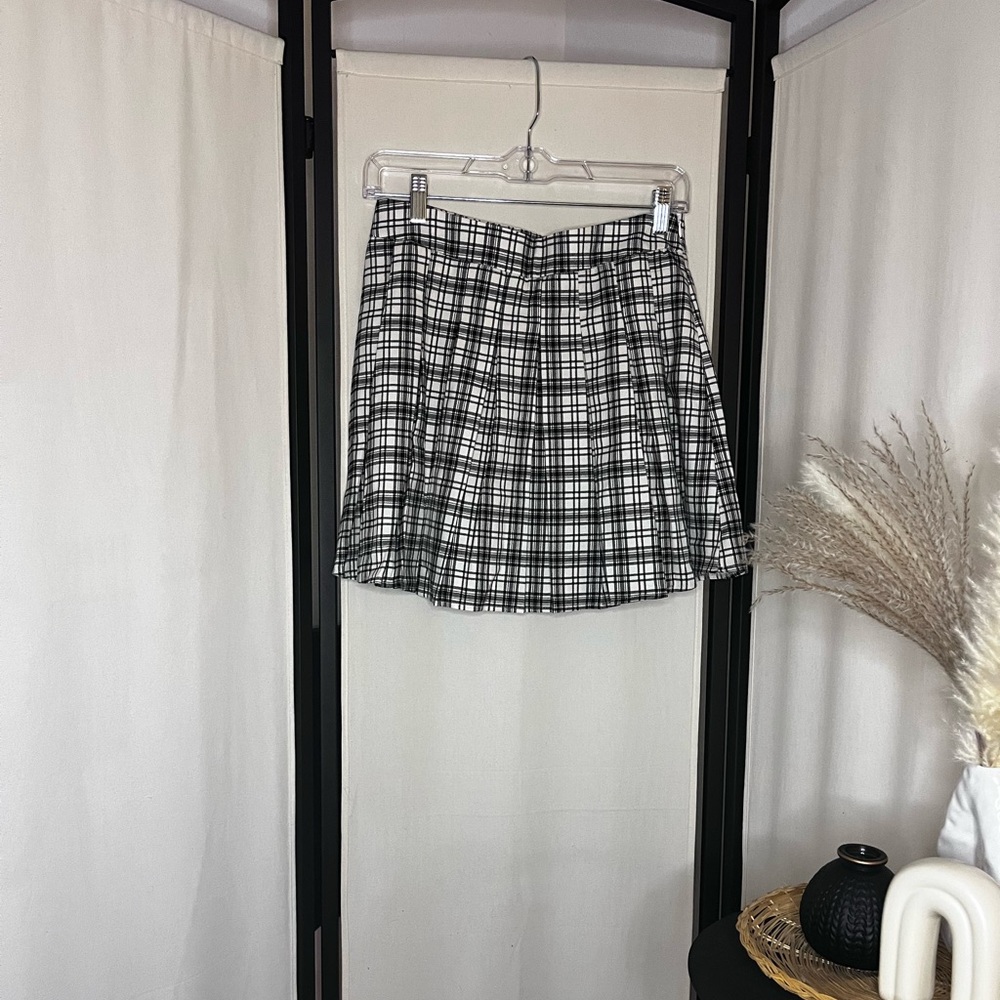 Stradivarius Black and White Pleated Mini Skater Skirt
